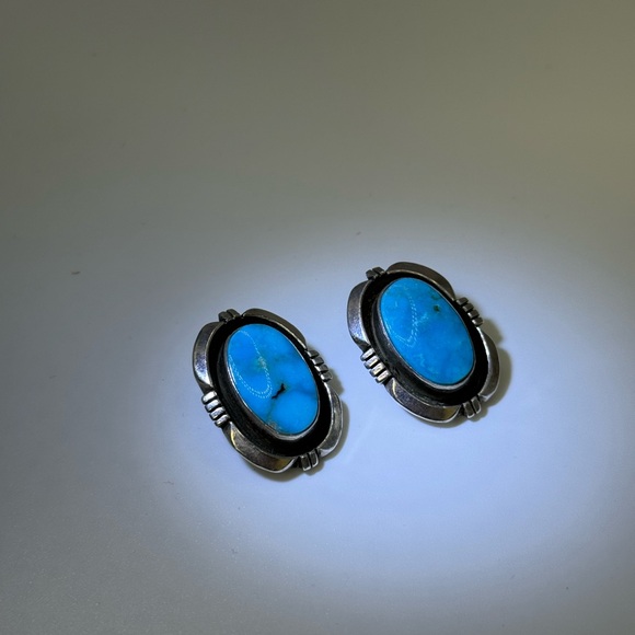 Navajo Roger Apachito sterling silver clip earrings w/ natural turquoise - Picture 13 of 16
